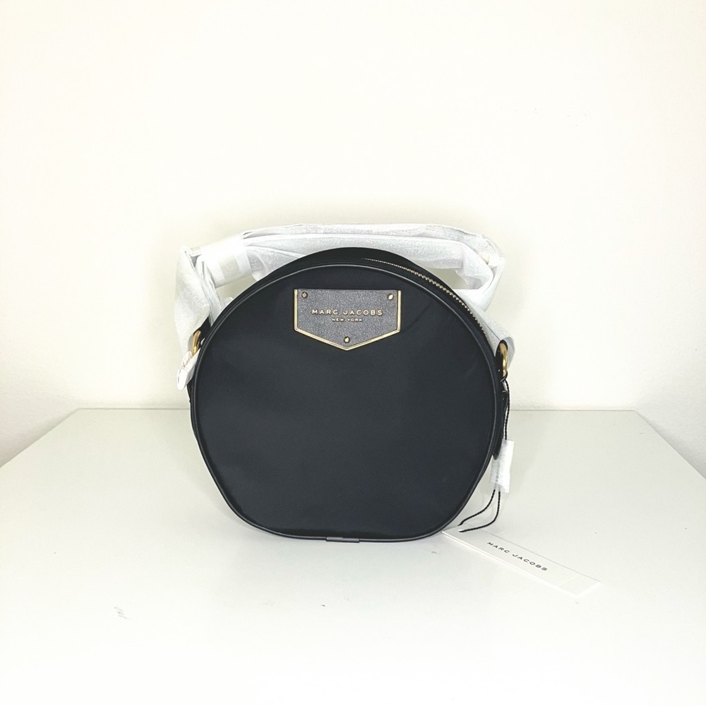 Marc Jacobs Suggi Circle Crossbody Bag in Black Nylon